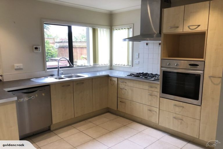 Photo of property in 11 Siena Place, Te Atatu Peninsula, Auckland, 0610