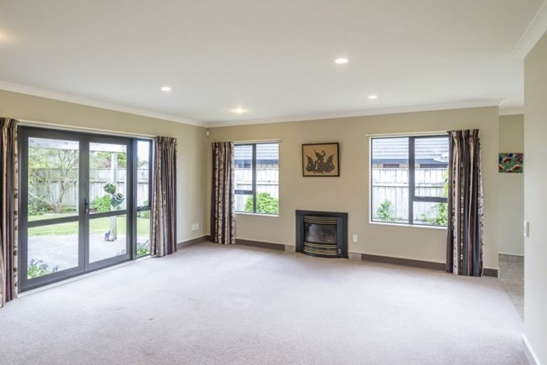 Photo of property in 8 Monarch Place, Paraparaumu Beach, Paraparaumu, 5032
