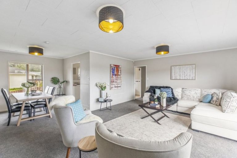 Photo of property in 3 Meadowvale Rise, Titirangi, Auckland, 0604