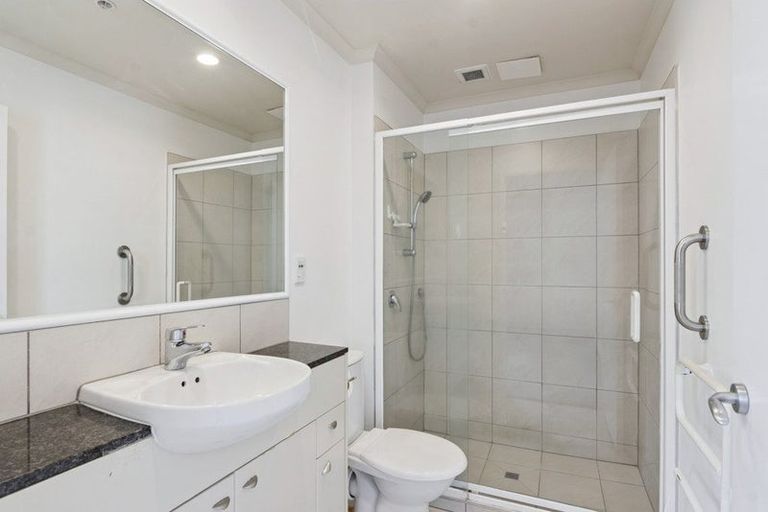 Photo of property in 2c/7-11 Bute Road, Browns Bay, Auckland, 0630