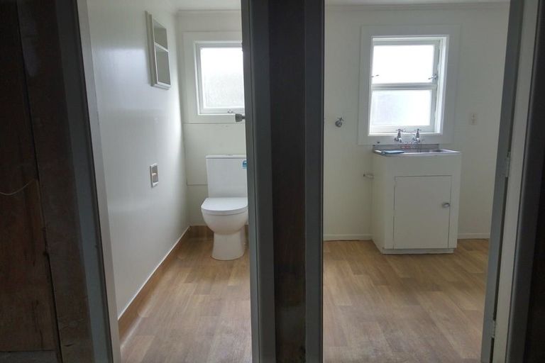 Photo of property in 17 Thurleigh Grove, Karori, Wellington, 6012