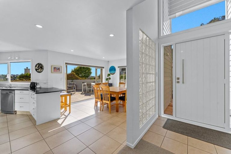 Photo of property in 127 Browns Bay Road, Browns Bay, Auckland, 0630