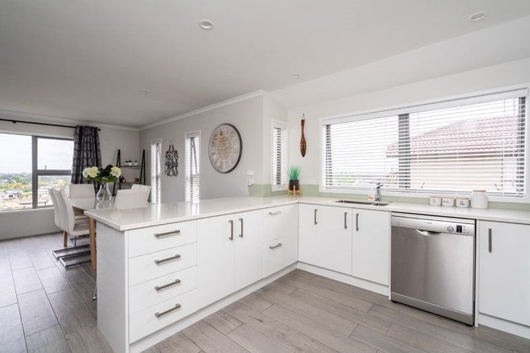 Photo of property in 155 Keri Vista Rise, Papakura, 2110