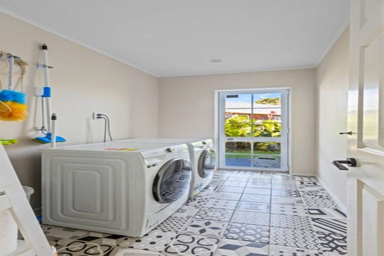 Photo of property in 33 Maygrove Drive, Orewa, 0931