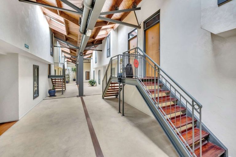 Photo of property in Metro Apartments, 21/220 Thorndon Quay, Pipitea, Wellington, 6011