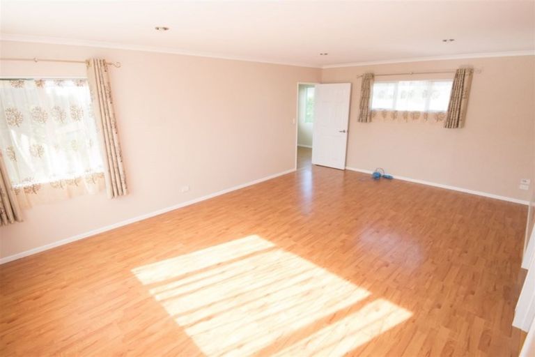 Photo of property in 132a Mcleod Road, Te Atatu South, Auckland, 0610