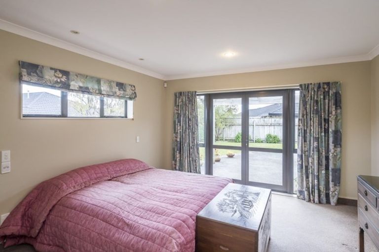 Photo of property in 8 Monarch Place, Paraparaumu Beach, Paraparaumu, 5032
