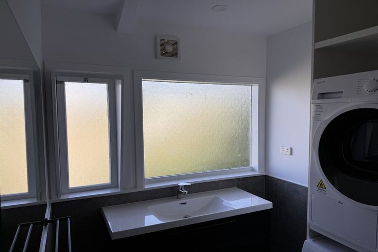 Photo of property in 26 Ngaio Road, Kelburn, Wellington, 6012