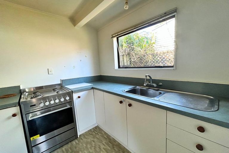 Photo of property in 2/40 Savoy Road, Glen Eden, Auckland, 0602