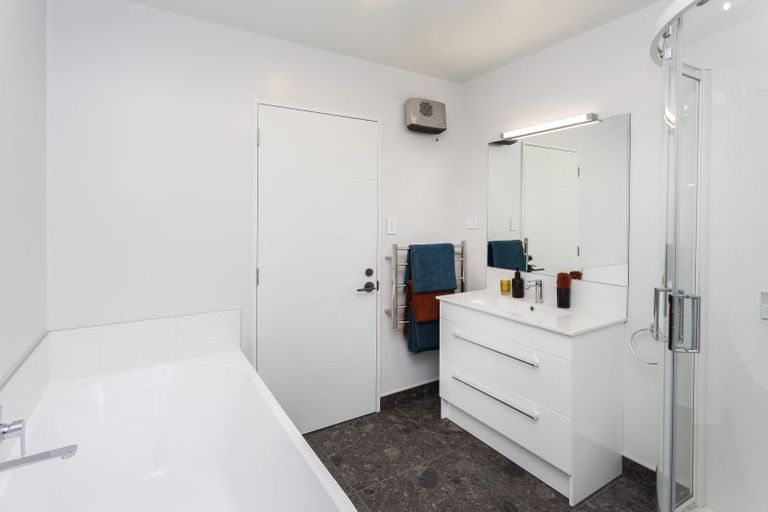 Photo of property in 21 Kakapo Lane, Redwood, 8051