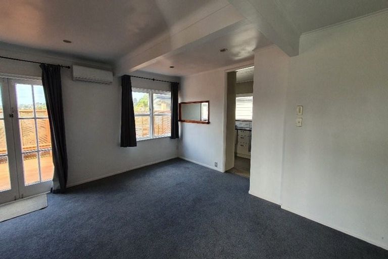 Photo of property in 1 Chippendale Crescent, Birkdale, Auckland, 0626