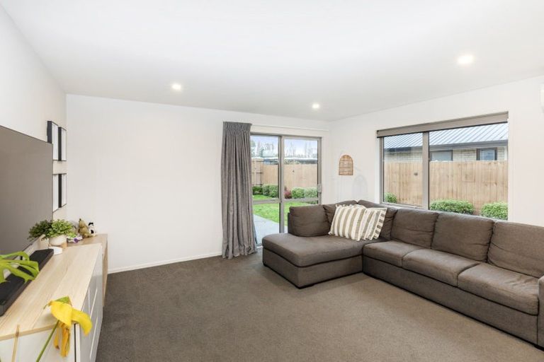 Photo of property in 28 Evelyn Crescent, Marshland, Christchurch, 8083