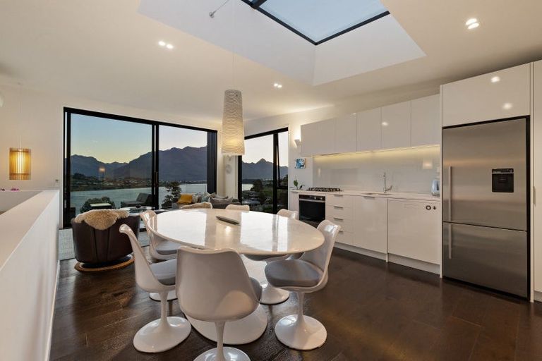 Photo of property in 16 Highlands Close, Queenstown, 9300