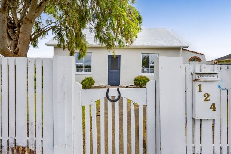 Photo of property in 124 Weraroa Road, Waverley, 4510