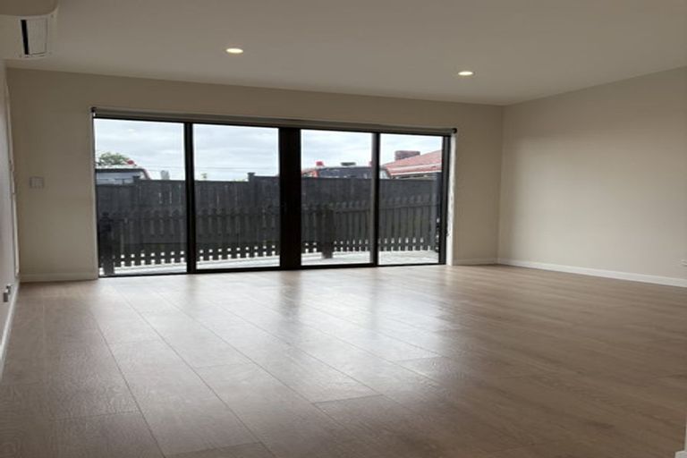 Photo of property in 1/21 Humphrey Kemp Avenue, Henderson, Auckland, 0612