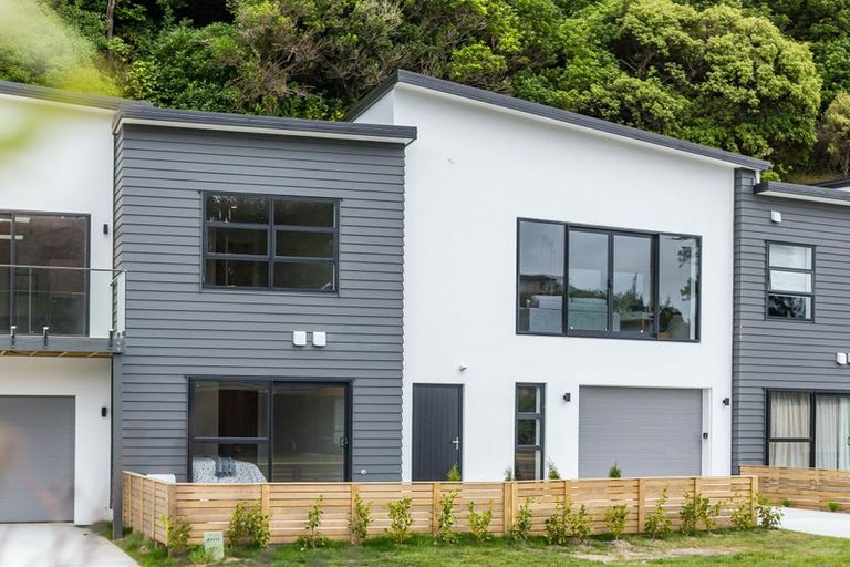 Photo of property in 8 Tradewinds Drive, Whitby, Porirua, 5024