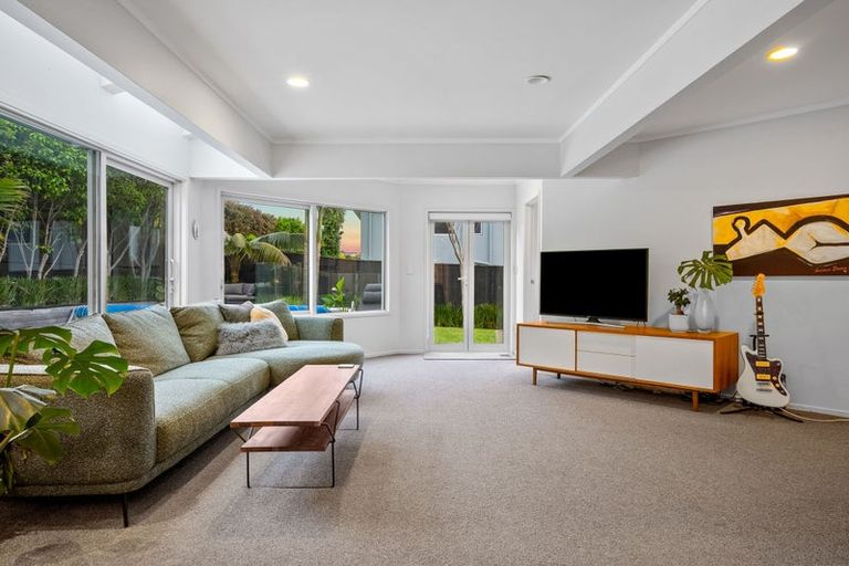 Photo of property in 556 Beach Road, Rothesay Bay, Auckland, 0630