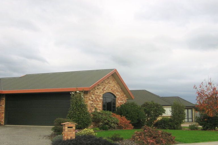 Photo of property in 14 Rothesay Place, Highbury, Palmerston North, 4412