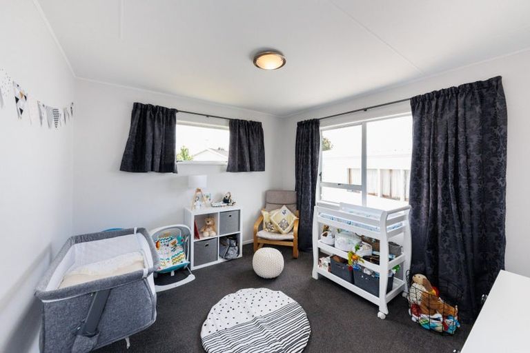 Photo of property in 3 Forbes Place, Kelvin Grove, Palmerston North, 4414