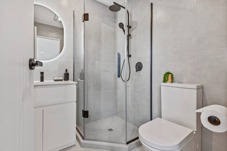 Photo of property in 7/13 Fairdale Place, Birkdale, Auckland, 0626