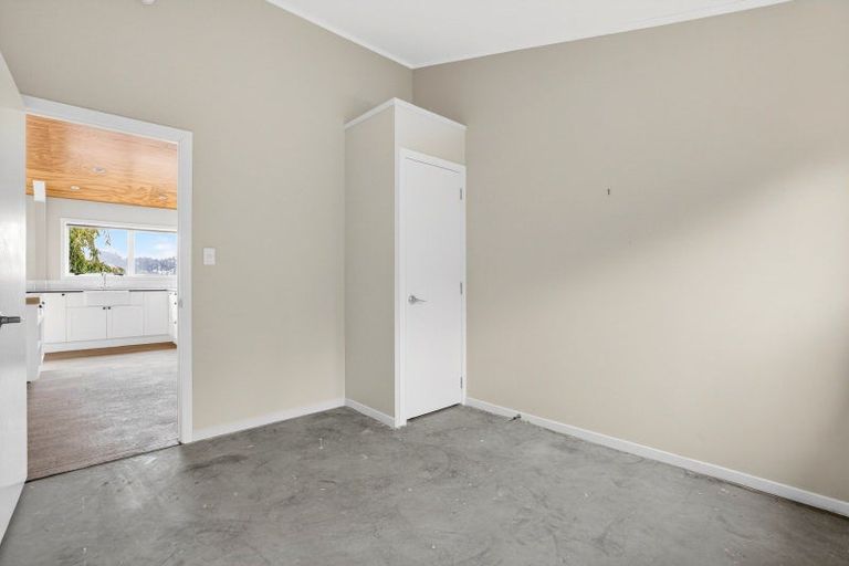 Photo of property in 61 Boord Crescent, Kumeu, 0891