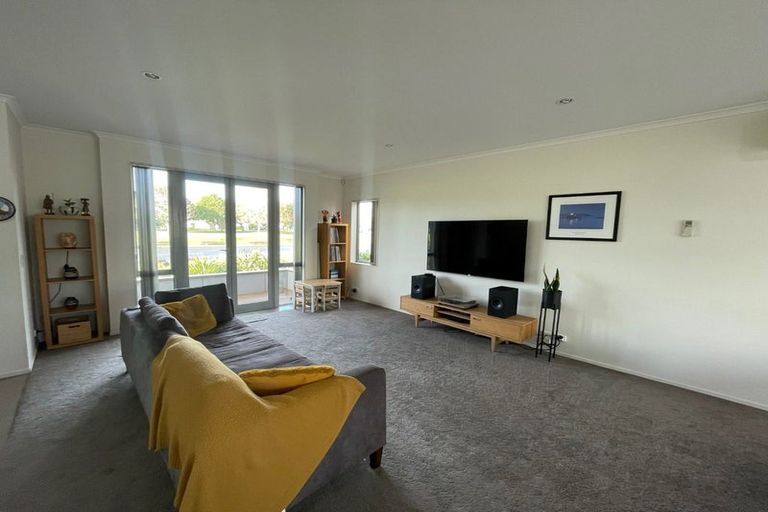 Photo of property in 38 Kuaka Drive, Takanini, 2112