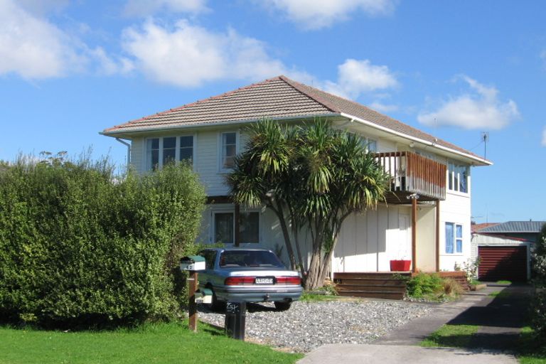 Photo of property in 42 Durham Street, Te Atatu Peninsula, Auckland, 0610