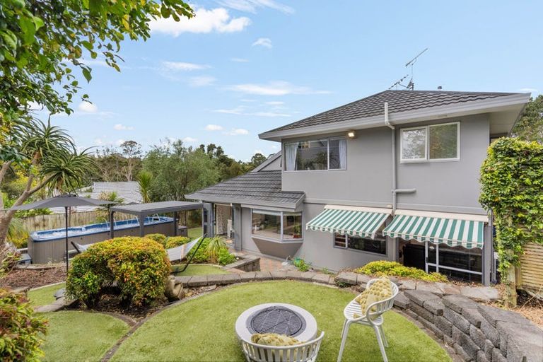 Photo of property in 12 La Roche Place, Northcote, Auckland, 0627