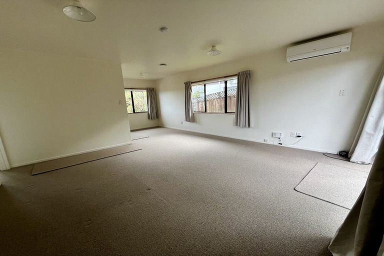 Photo of property in 2/21 Witheford Drive, Bayview, Auckland, 0629