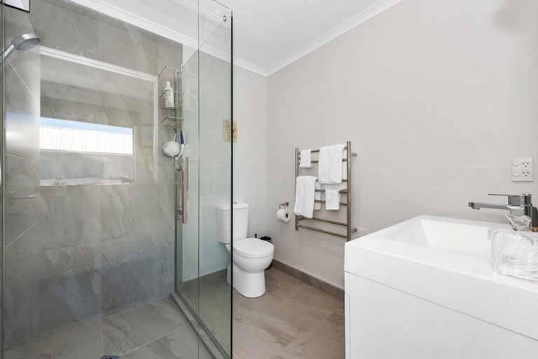 Photo of property in 5 Springside Court, Huntington, Hamilton, 3210