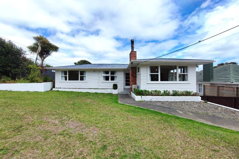 Photo of property in 35 Konini Road, Titirangi, Auckland, 0604