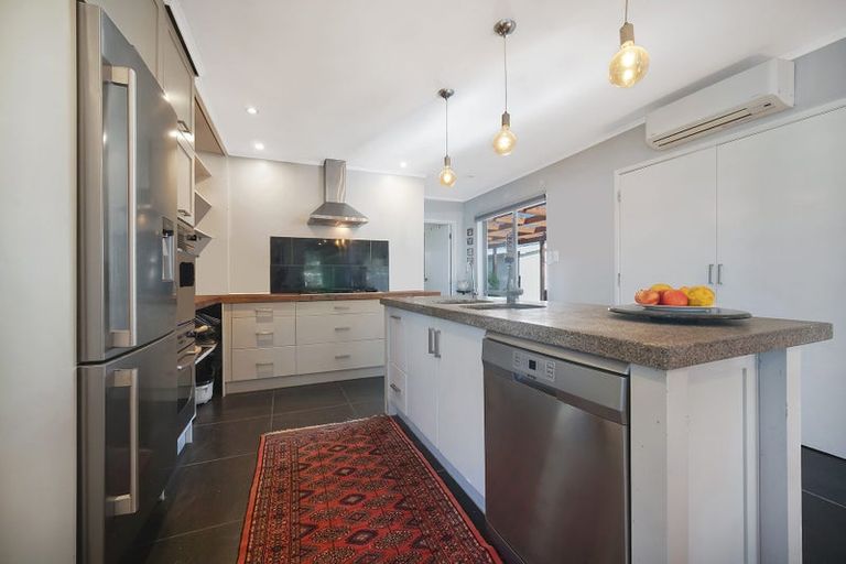 Photo of property in 22 Muir Avenue, Mangere Bridge, Auckland, 2022