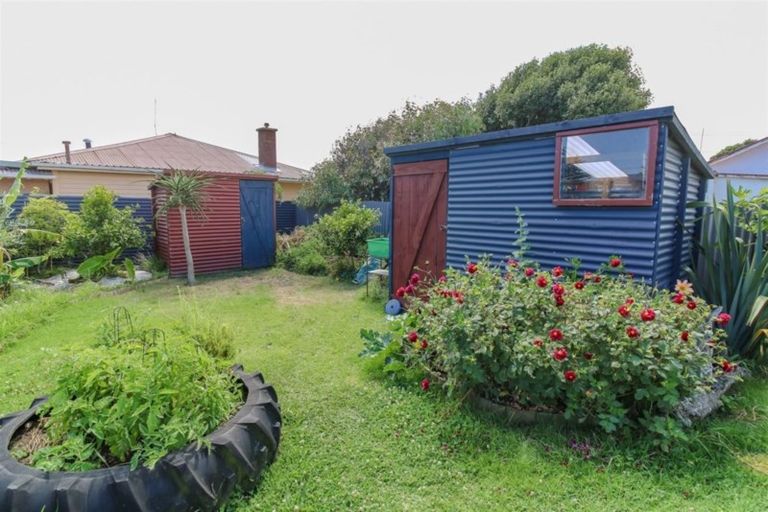 Photo of property in 3 Manuka Street, Castlecliff, Whanganui, 4501
