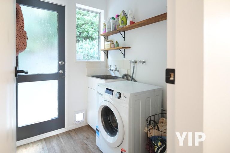 Photo of property in 38f2 Salford Street, Newlands, Wellington, 6037