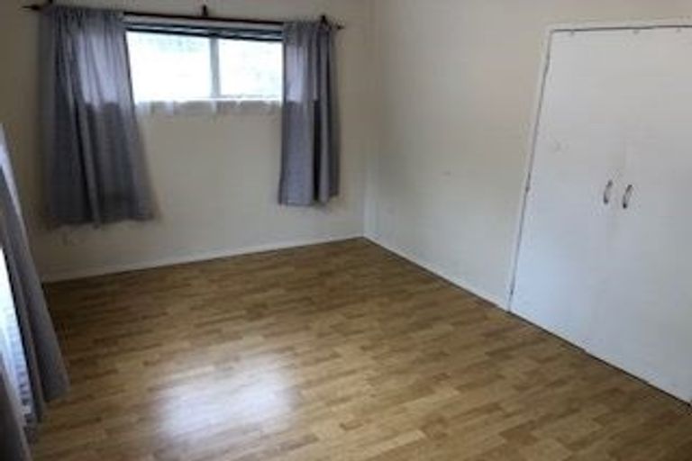 Photo of property in 9 Lysander Crescent, Beach Haven, Auckland, 0626