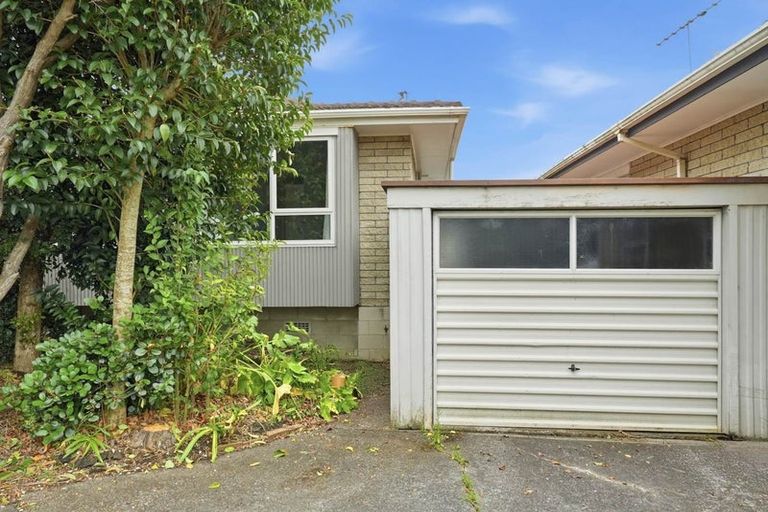 Photo of property in 1/27 Parkhill Road, Mellons Bay, Auckland, 2014