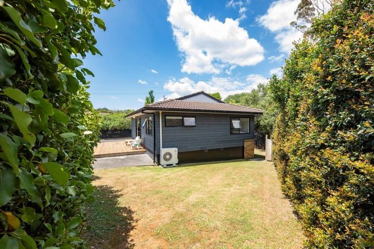 Photo of property in 55 Meadowvale Rise, Titirangi, Auckland, 0604