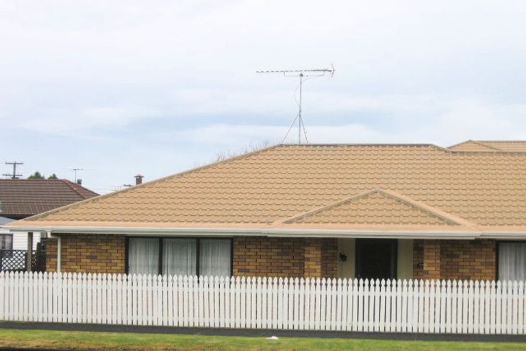 Photo of property in 2/1 Nelson Street, Papakura, 2110