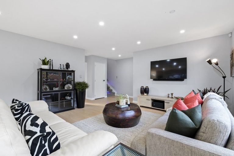 Photo of property in 1 Sai Ridge Close, Pukekohe, 2120