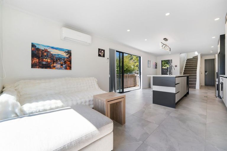 Photo of property in 7/11 Celeste Place, Totara Vale, Auckland, 0627