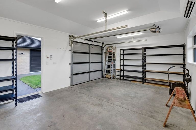 Photo of property in 6 Saint Andrews Parkway, Waiwhakaiho, New Plymouth, 4312