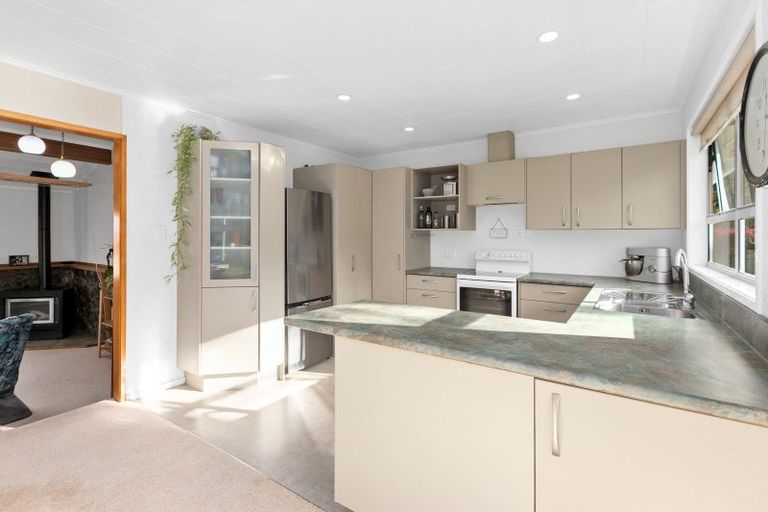 Photo of property in 6 Domain Road, Waipawa, 4210