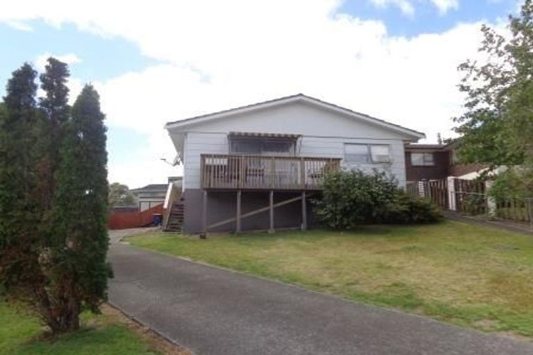 Photo of property in 1/3 Flagstaff Place, Massey, Auckland, 0614