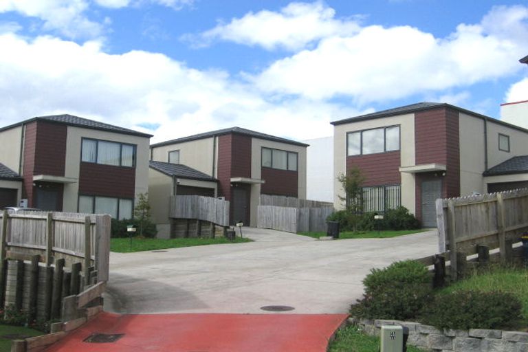 Photo of property in 23 Rakich Place, Henderson, Auckland, 0612