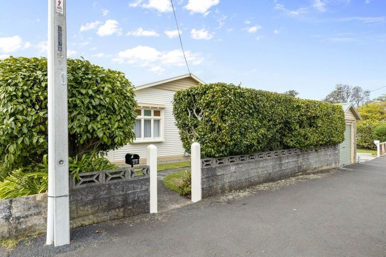 Photo of property in 23 Paynters Avenue, Strandon, New Plymouth, 4312