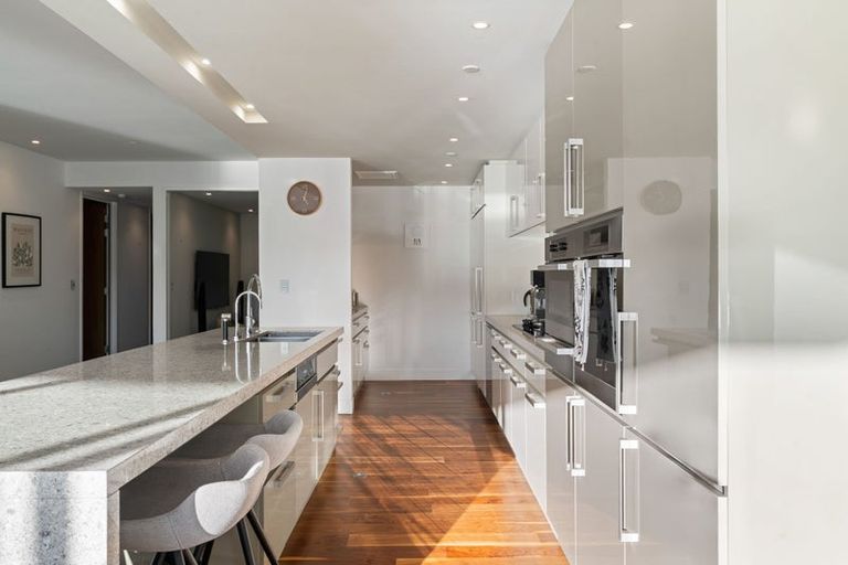 Photo of property in Clyde Quay Wharf, 3b/2 Clyde Quay Wharf, Te Aro, Wellington, 6011