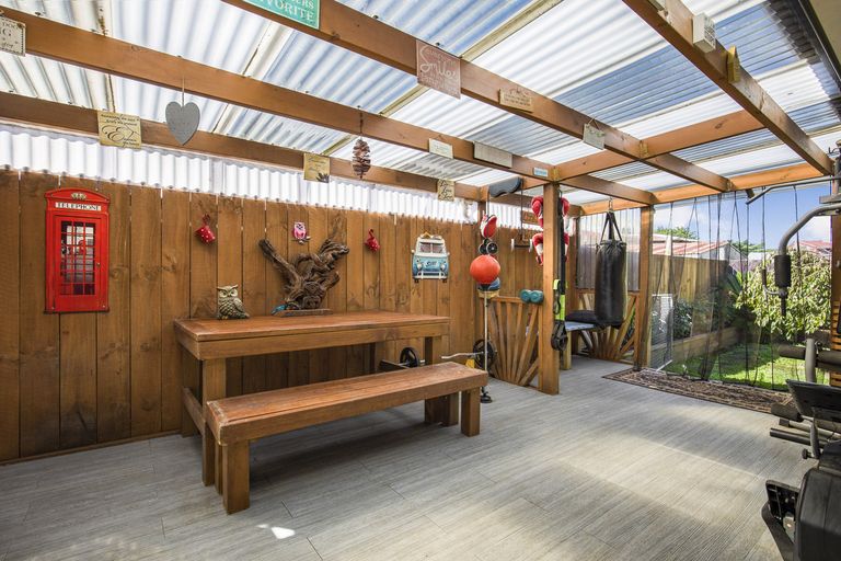 Photo of property in 8 Orakau Road, Mangere East, Auckland, 2024