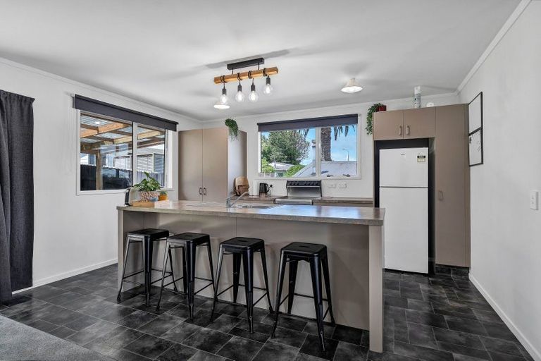 Photo of property in 8 Shaldon Crescent, Blagdon, New Plymouth, 4310