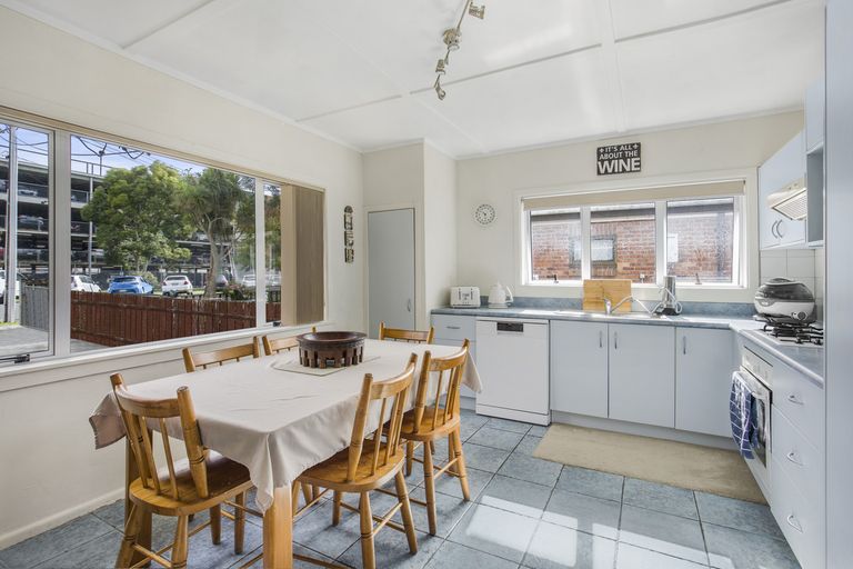 Photo of property in 8 Orakau Road, Mangere East, Auckland, 2024