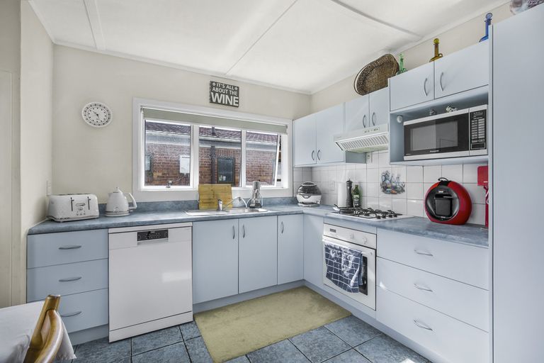 Photo of property in 8 Orakau Road, Mangere East, Auckland, 2024